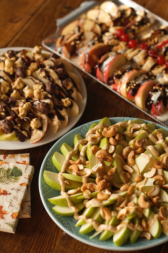 Easy snacks or desserts: Apple Nachos with Moose Munch® Gourmet Popcorn Recipe.