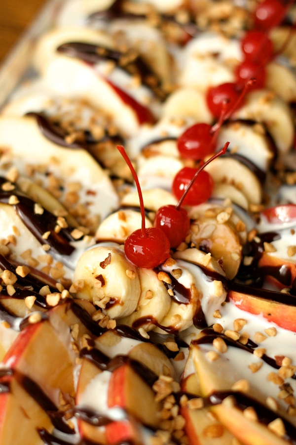 BANANA SPLIT HONEYCRISP APPLE NACHOS