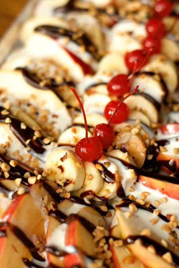 BANANA SPLIT HONEYCRISP APPLE NACHOS