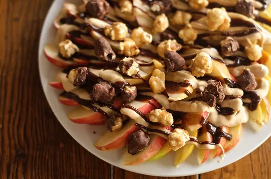 Easy snacks or desserts: Apple Nachos Recipes with Moose Munch® Gourmet Popcorn