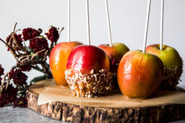 A photo of caramel apples DIY