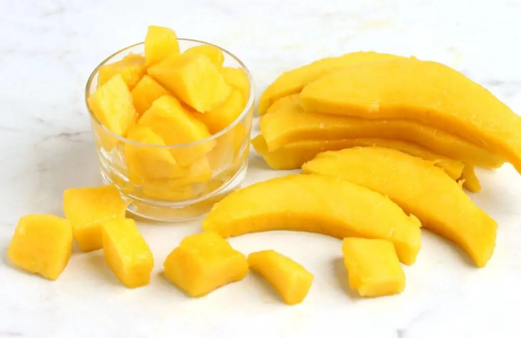 How to Cut a Mango into Slices and Diced sections