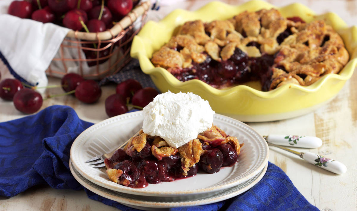 cherry pie with ice cream