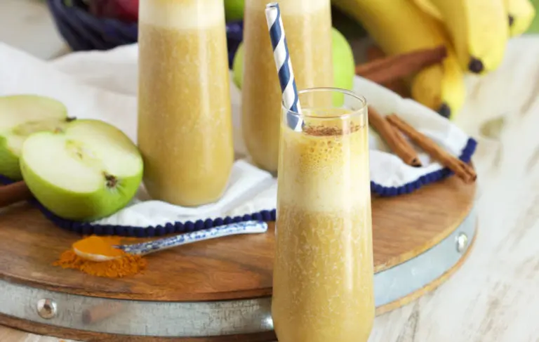 Apple Smoothie With Banana and Turmeric Recipe