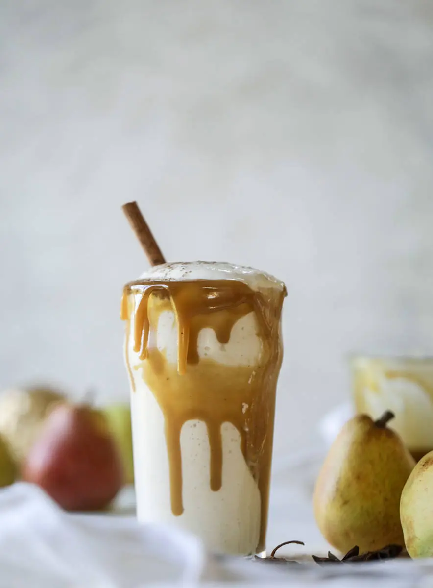 ear Chai Smoothie with Caramel Sauce