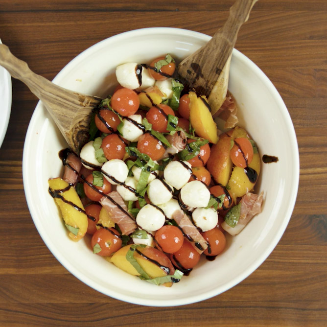 peach caprese salad recipe with grilled peaches