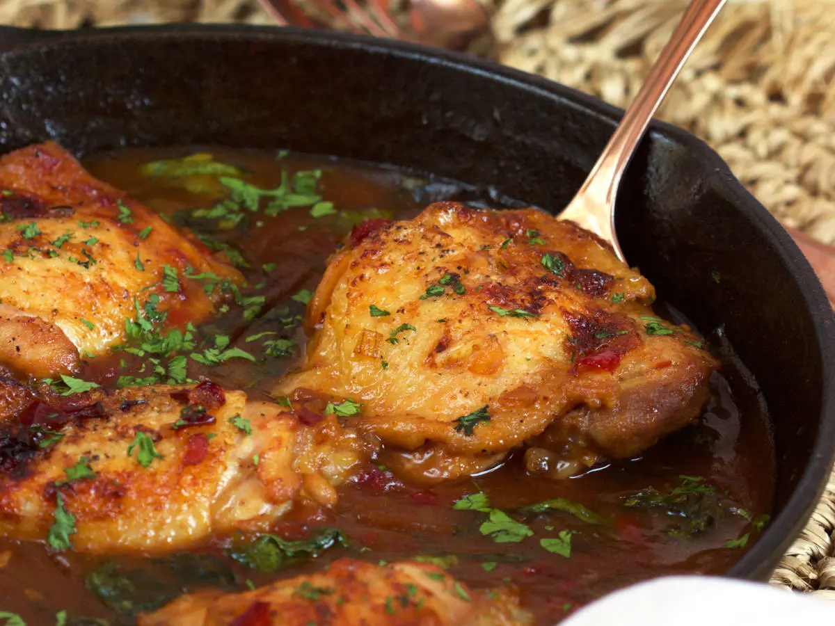 Easy recipes image - skillet chicken with pepper & onion relish