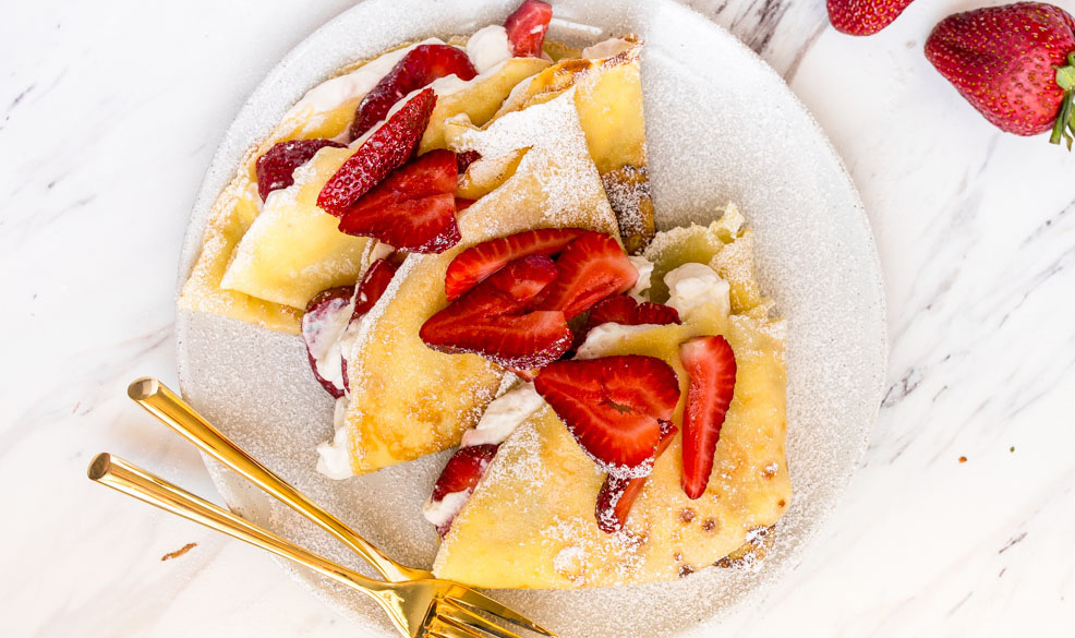 Crepe recipe topped with strawberries