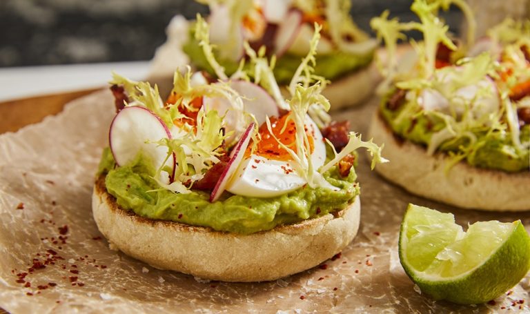 Curtis-Stone-Smashing-Advocado-Toast