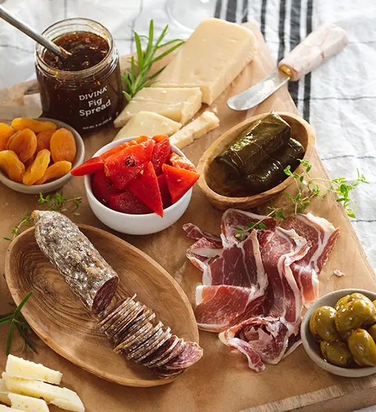 Last minute gift ideas for mom with a charcuterie and cheese spread.