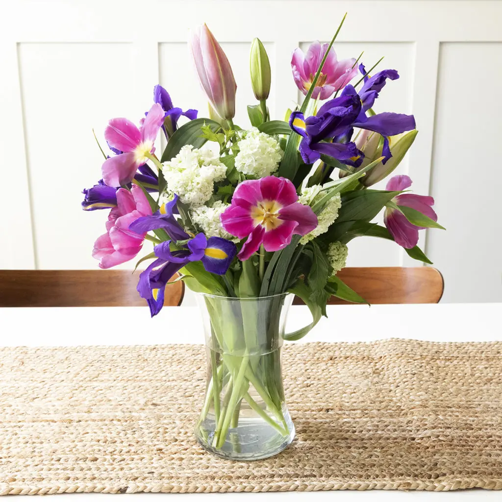 A photo of a flower bouquet arranged in a vase. 