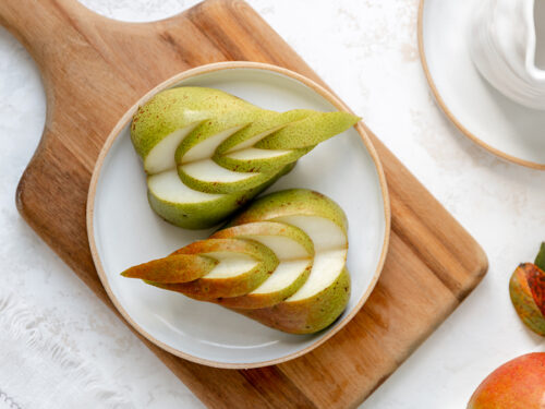 how to cut pears hero