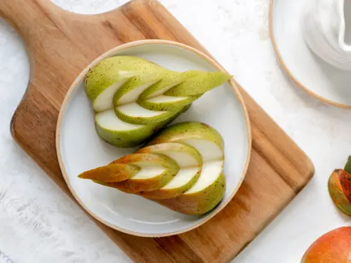 how to cut pears hero