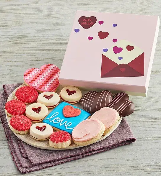 Valentine's Day gifts for her with a box of Valentine's Day cookies with a special box.