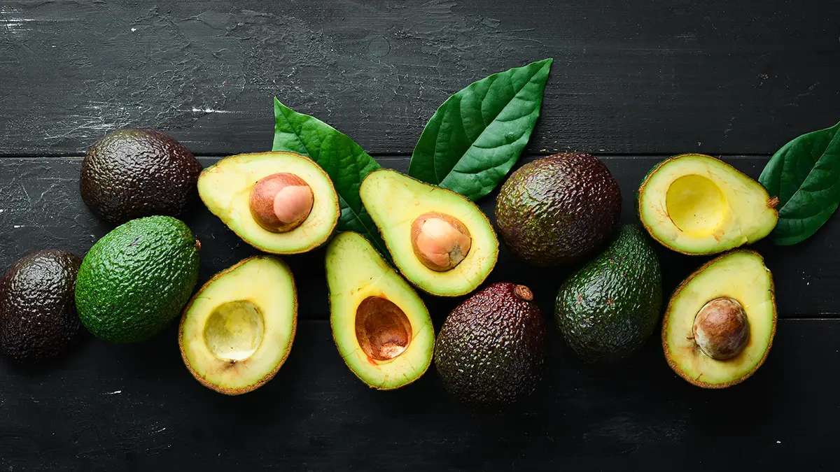 https://www.harryanddavid.com/blog/wp-content/uploads/2022/06/how-to-ripen-an-avocado-hero.jpg.webp