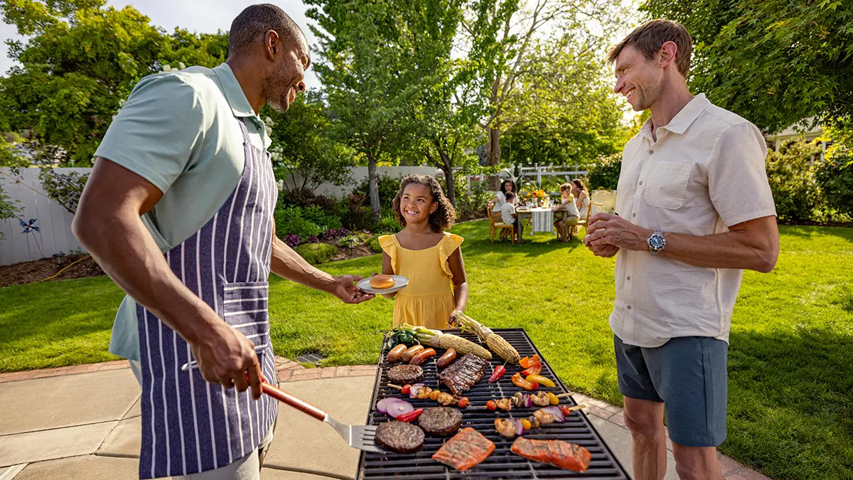 https://www.harryanddavid.com/blog/wp-content/uploads/2022/07/how-to-grill-young-girl-with-men-around-grill.jpg.webp