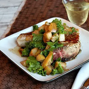 https://www.harryanddavid.com/blog/wp-content/uploads/2022/09/pear-recipes-pan-seared-pork-300x300.jpg.webp