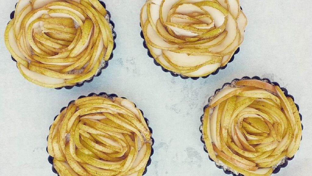 Pear recipes with four individual pear tarts