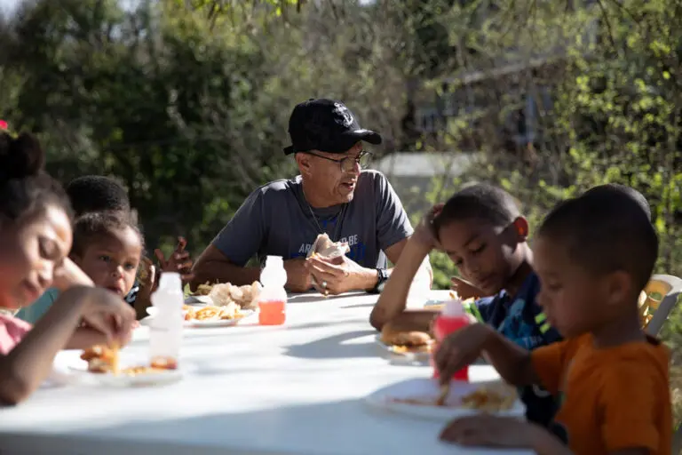 feeding america children eating lunch 1024x683 1