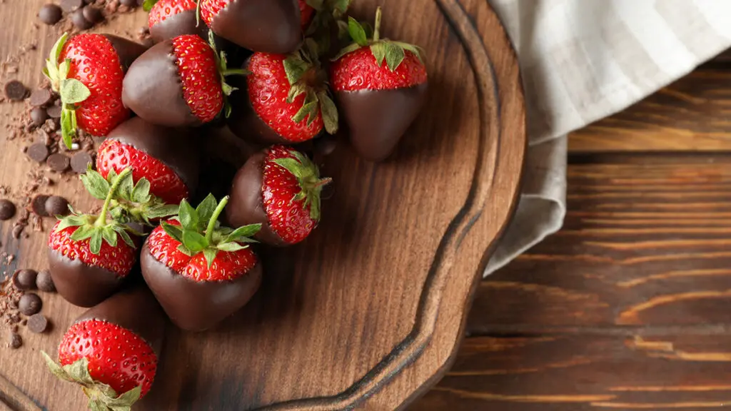 types of strawberries covered in chocolate