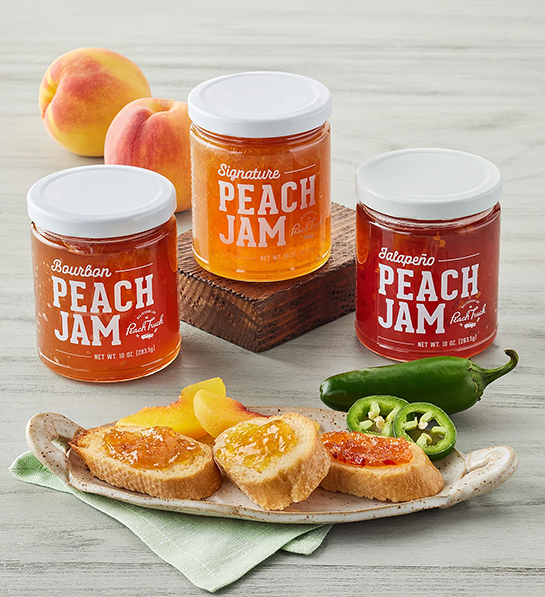 Types of peach jalapeño jam in jars.