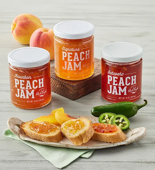 Types of peach jalapeño jam in jars.